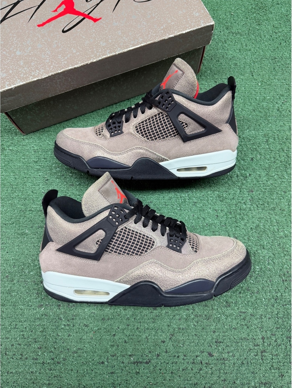 JORDAN 4 TAUPE HAZE SIZE 11
